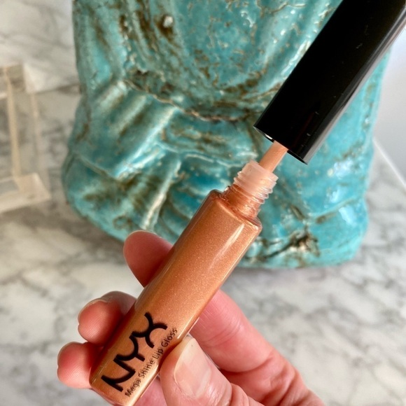 NYX New Mega Shine Lip Gloss in Chestnut LG117 - Picture 3 of 8